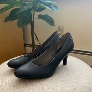 Life Stride Soft Style 2.5 Inch Navy Heel